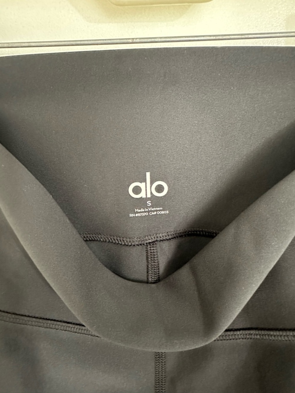 ALO Yoga 7/8 High-Waist Airlift Black Performance Legging Small LIKE NEW - Picture 5 of 7